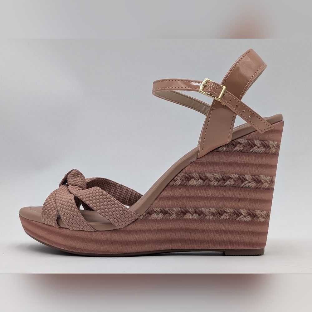 NEW Moleca Wedge Platform Sandals Women Size US 8 /EU 39 Nude/Pink Gold Buckles - Picture 3 of 17